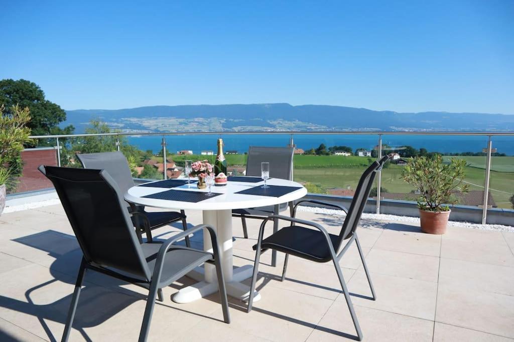 Chalet With Stunning Lake And Mountain Views Avec Une Vue A Couper Le Souffle, Une Spacieuse Terrasse Et Jardin Chatillon  Exterior photo